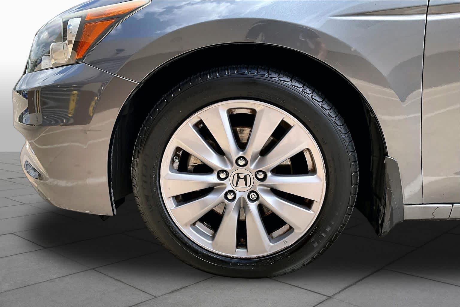 Used 2012 Alabaster Silver Metallic Honda EX-L image 9