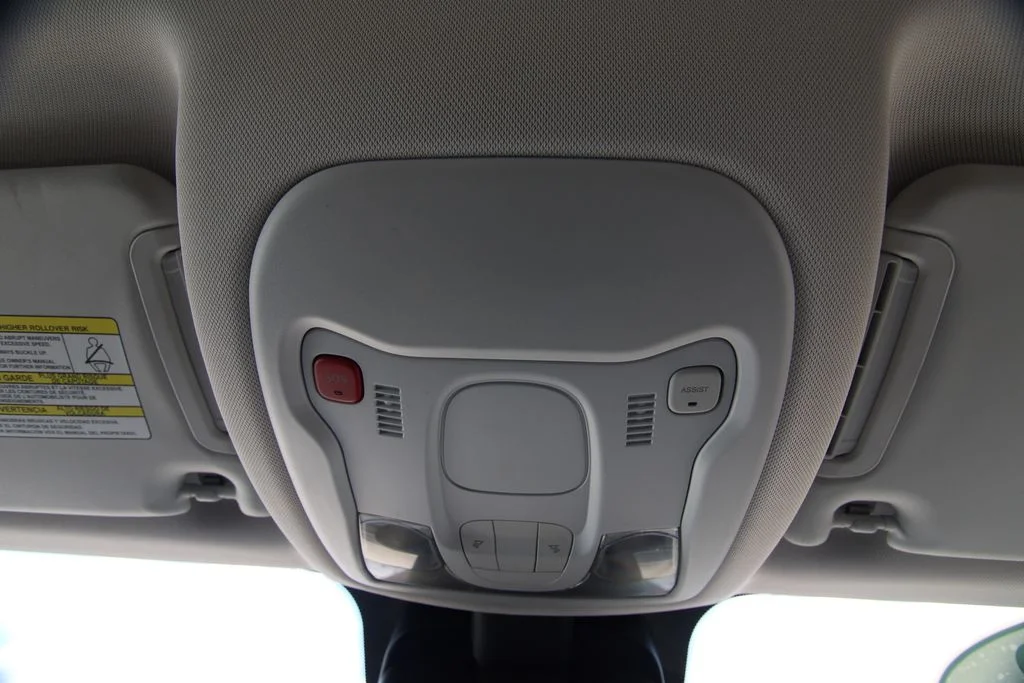 Used 2023 Gray Jeep Latitude image 37
