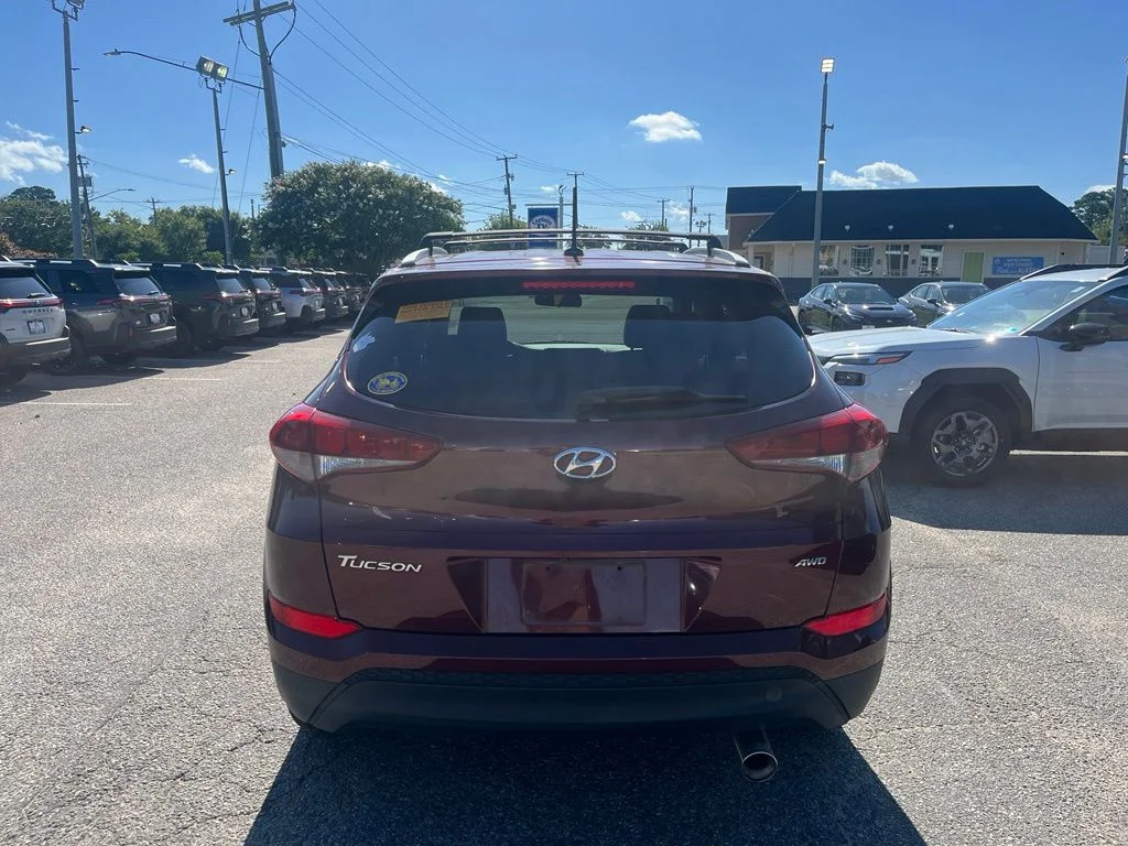 Used 2017 Red Hyundai SE image 5