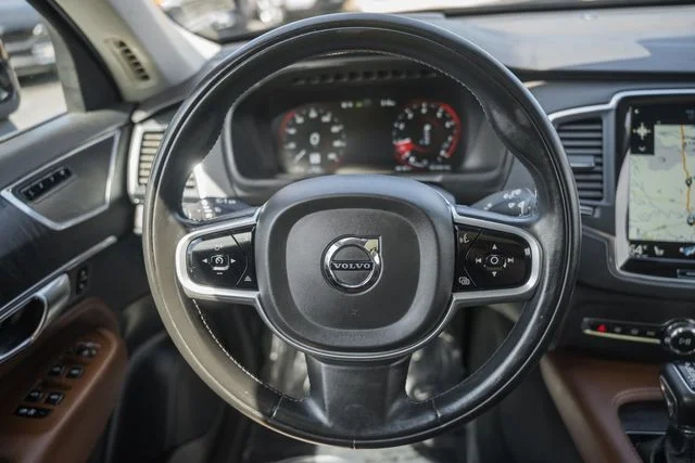 Used 2020 717 Onyx Black metallic Volvo Momentum image 29