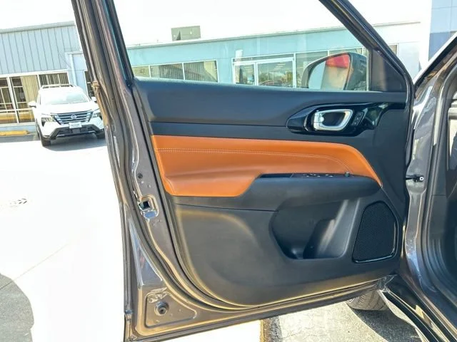 Used 2024 None Jeep Limited image 25