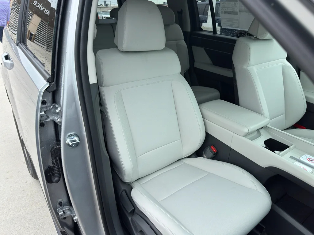 New 2026 Shimmering Silver Hyundai SE image 28