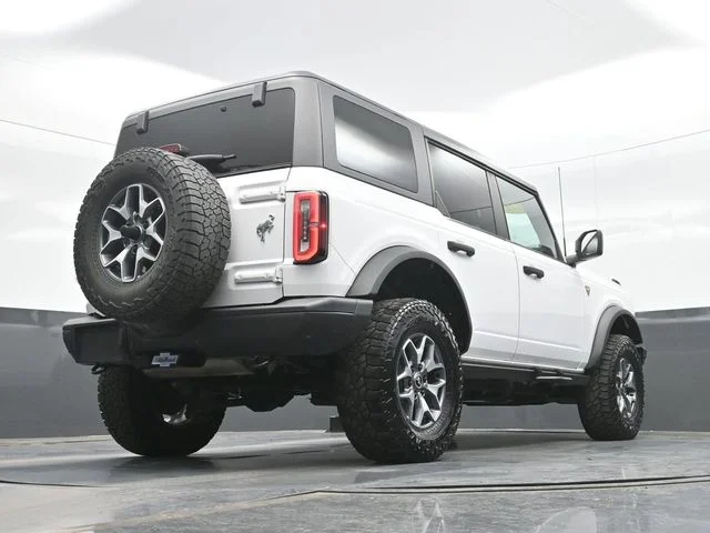 Used 2021 White Ford Badlands image 26