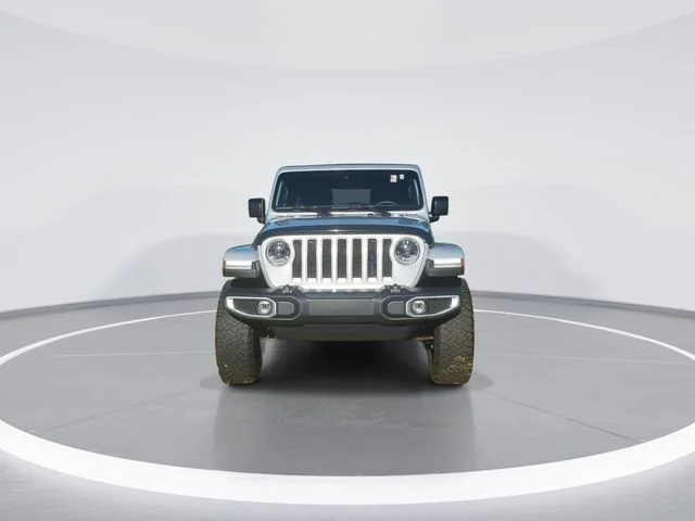 Used 2023 Silver Jeep Sahara image 3