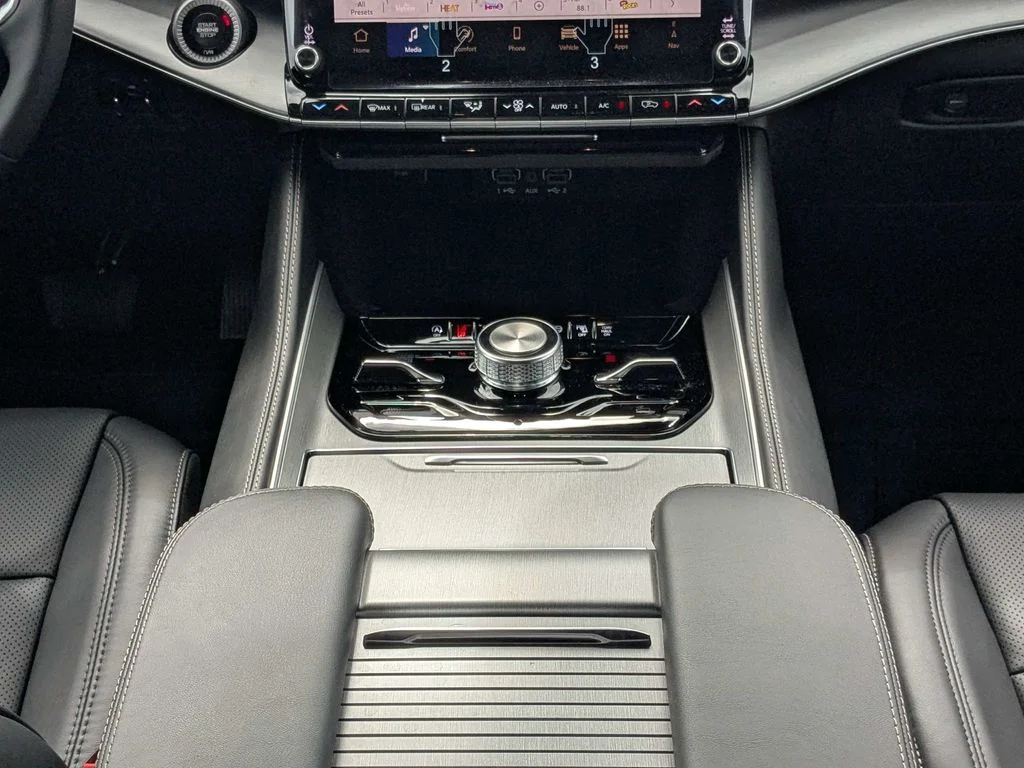 New 2026 Silver-Zynith Exterior Paint Jeep Limited Reserve image 19