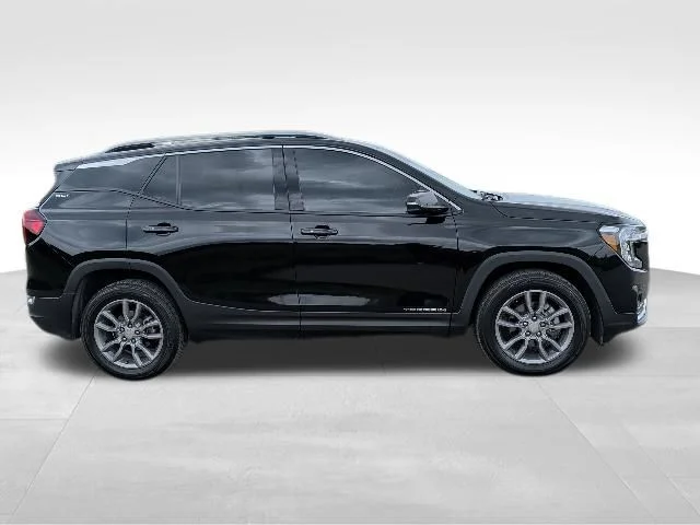 Used 2022 Black GMC SLT image 2