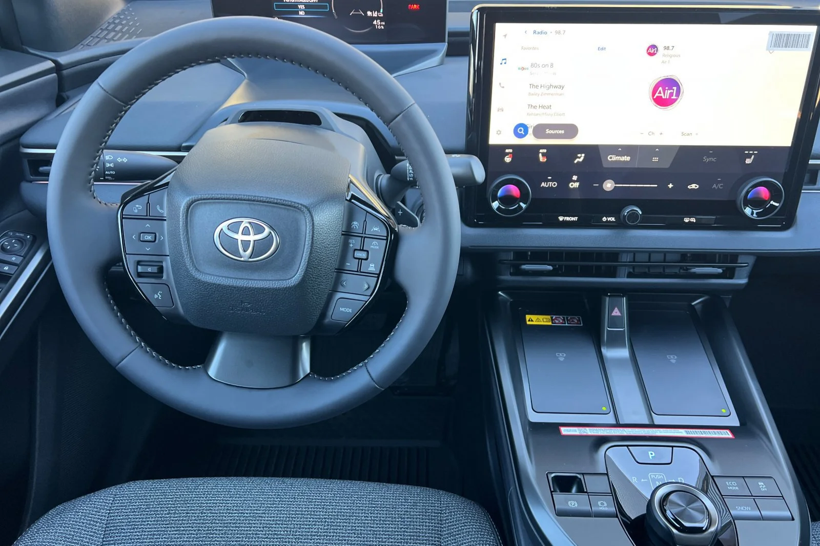 New 2027 Wind Chill Pearl <sup>1</sup> Toyota  XLE image 10