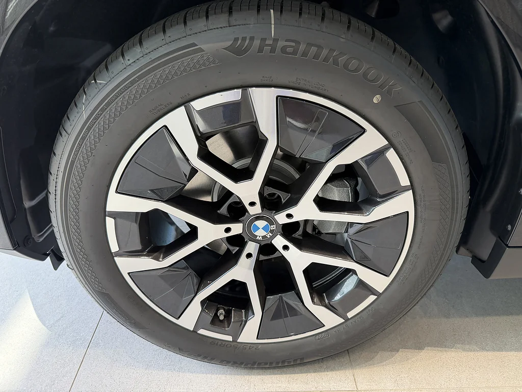 New 2026 Black Sapphire Metallic BMW 30 xDrive image 8