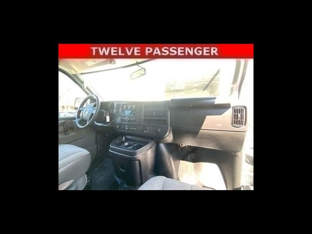 2022 Chevrolet Express Passenger LS - Photo 18