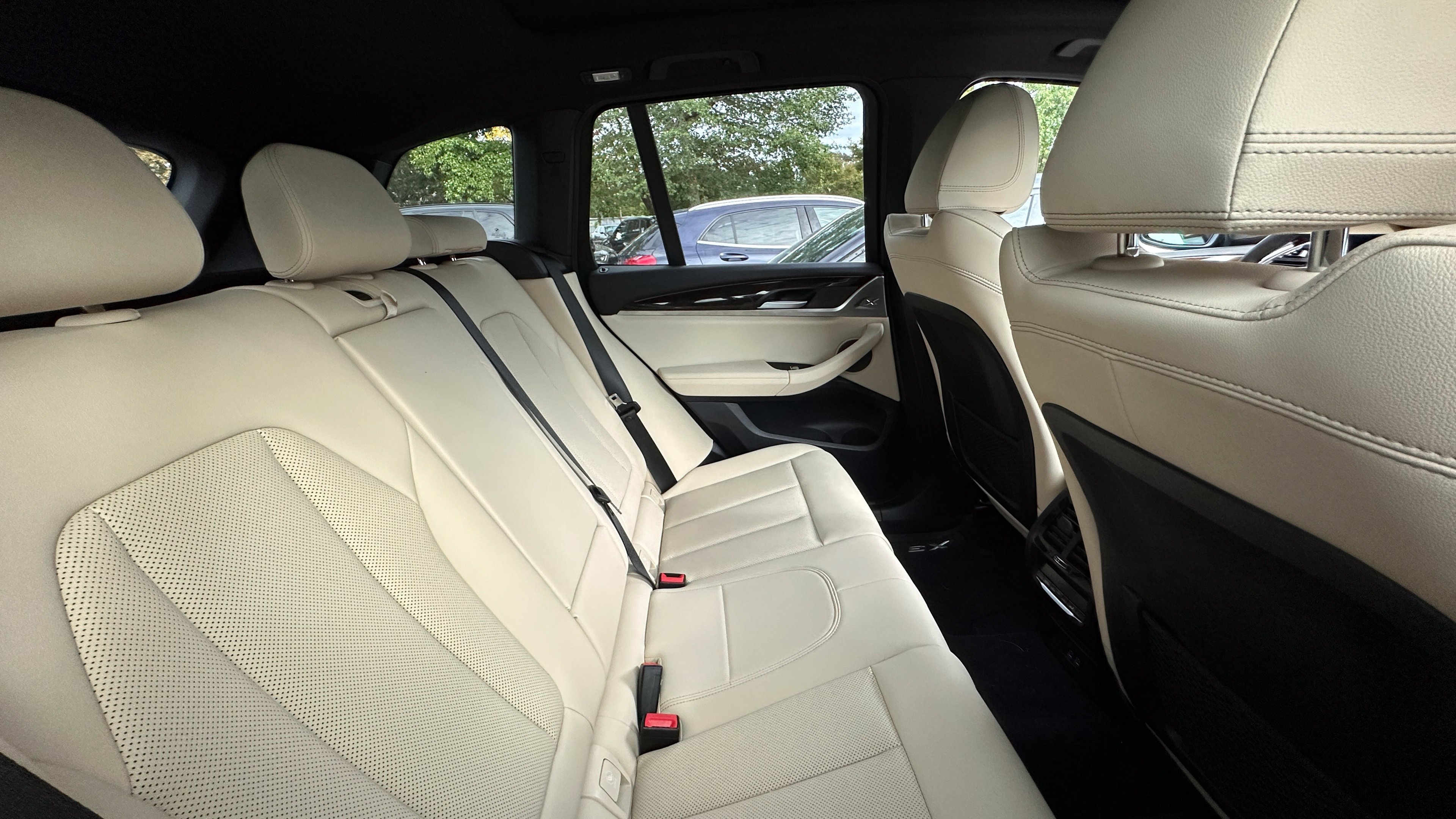 Used 2024 Black Sapphire Metallic BMW xDrive30i image 7