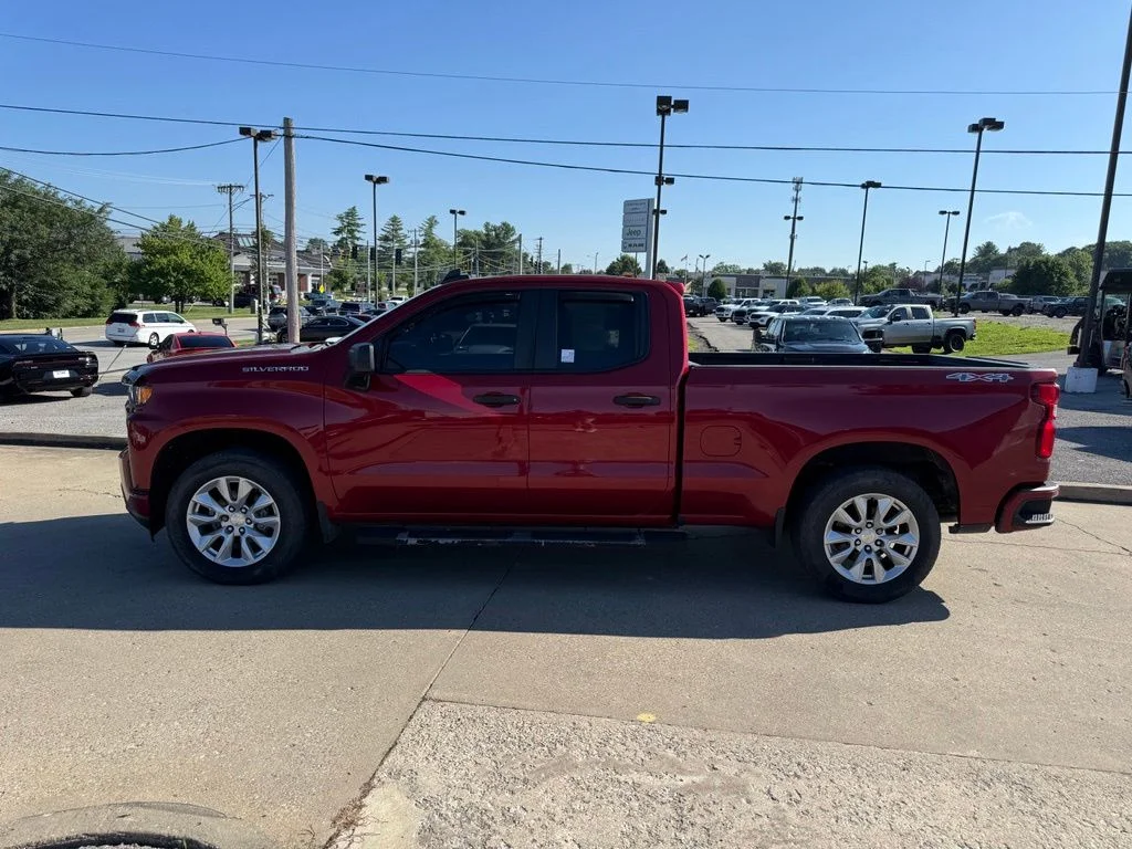Used 2019 Red Chevrolet Custom image 10
