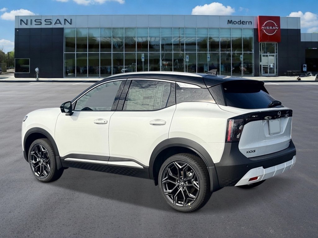 New 2026 Aspen White Tricoat/Super Black Nissan SR image 3