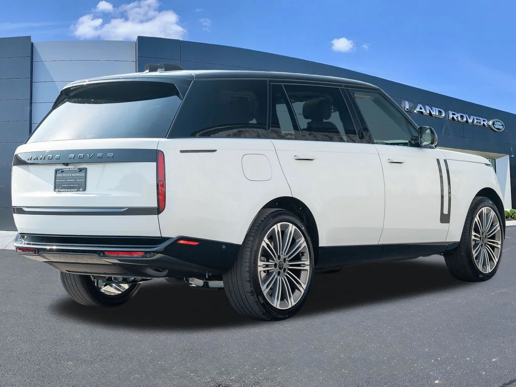 New 2026 Fuji White Land Rover SE image 4