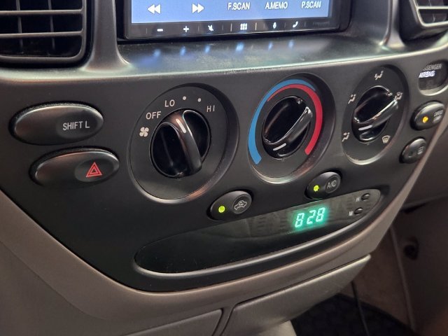 Used 2006  Toyota Limited image 21