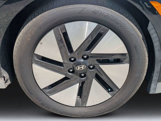 Used 2023 Black Hyundai SE image 12