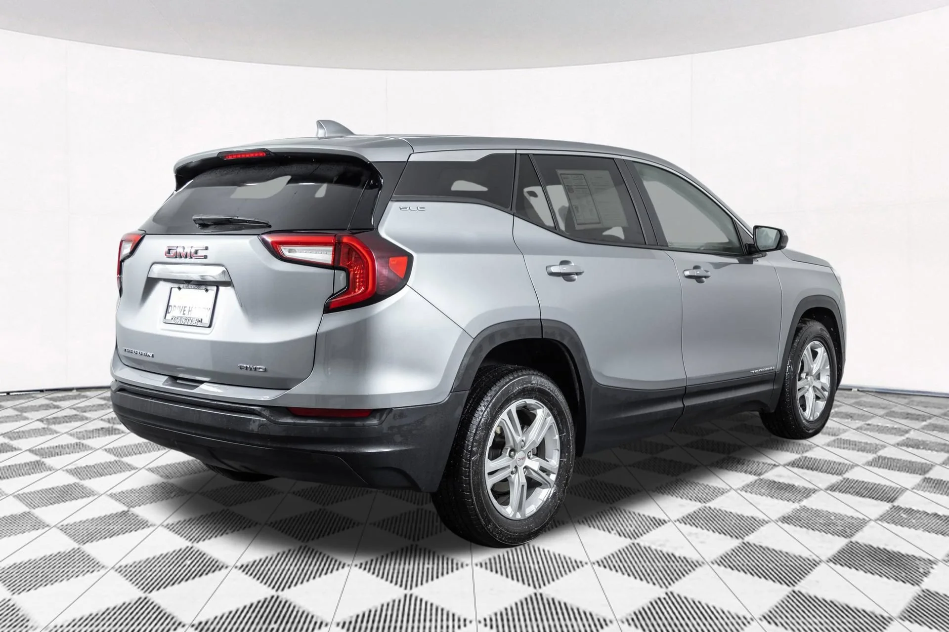 Used 2024 Sterling Metallic GMC SLE image 17