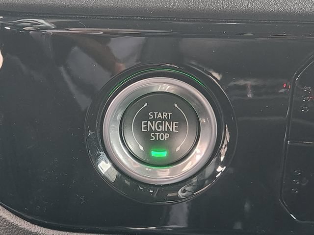 Used 2023 BLACK Chevrolet RST image 19