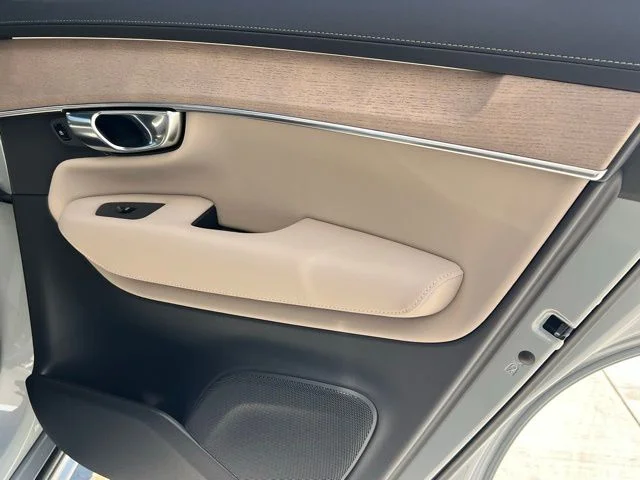 2026 Volvo XC90 Plus - Photo 27