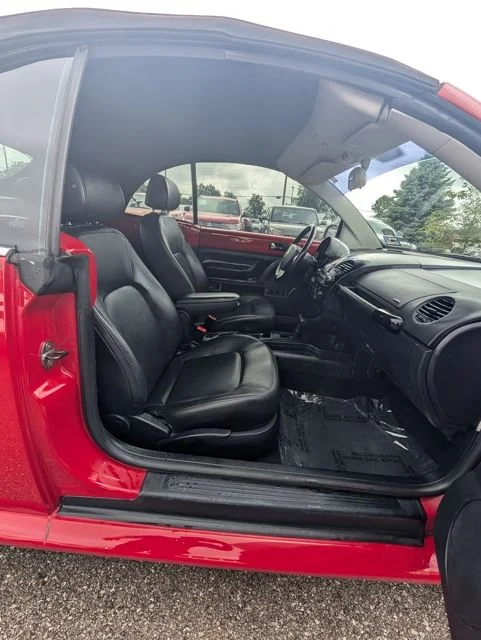 Used 2008 Red Volkswagen SE image 15