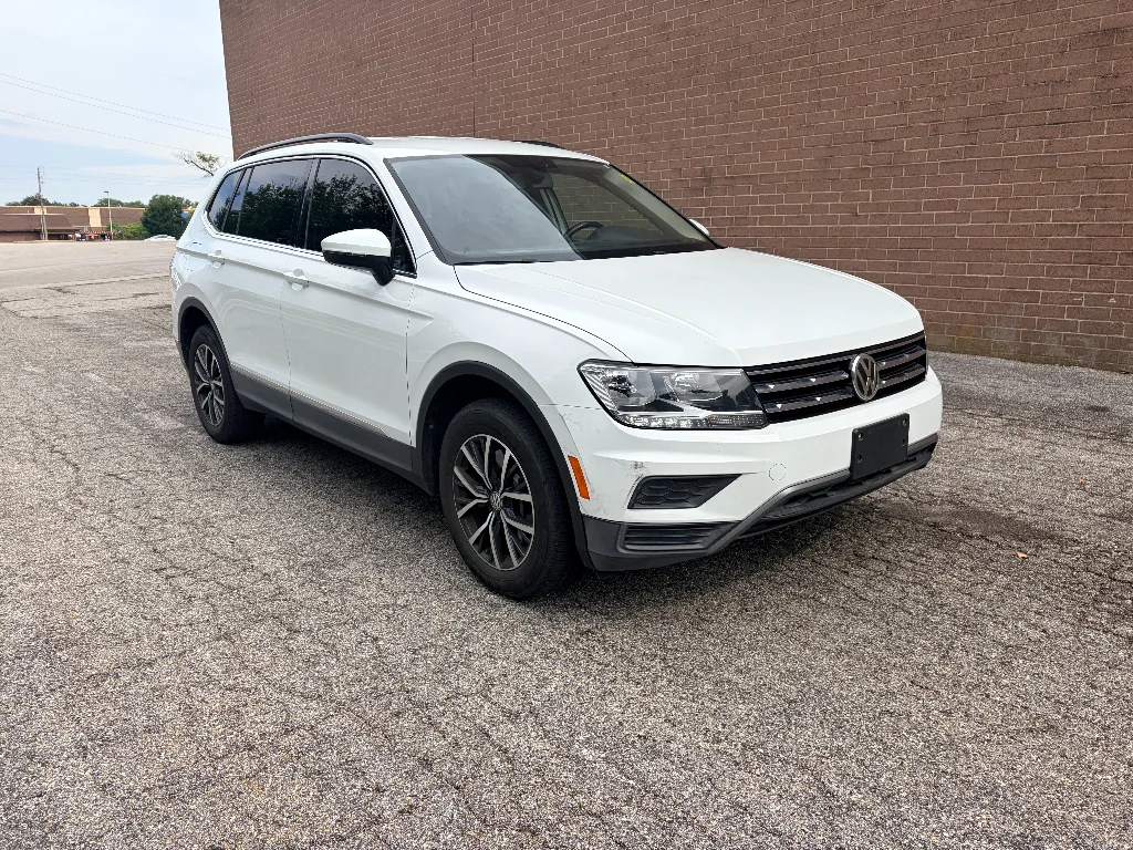 Used 2018 Pure White Volkswagen SE image 7