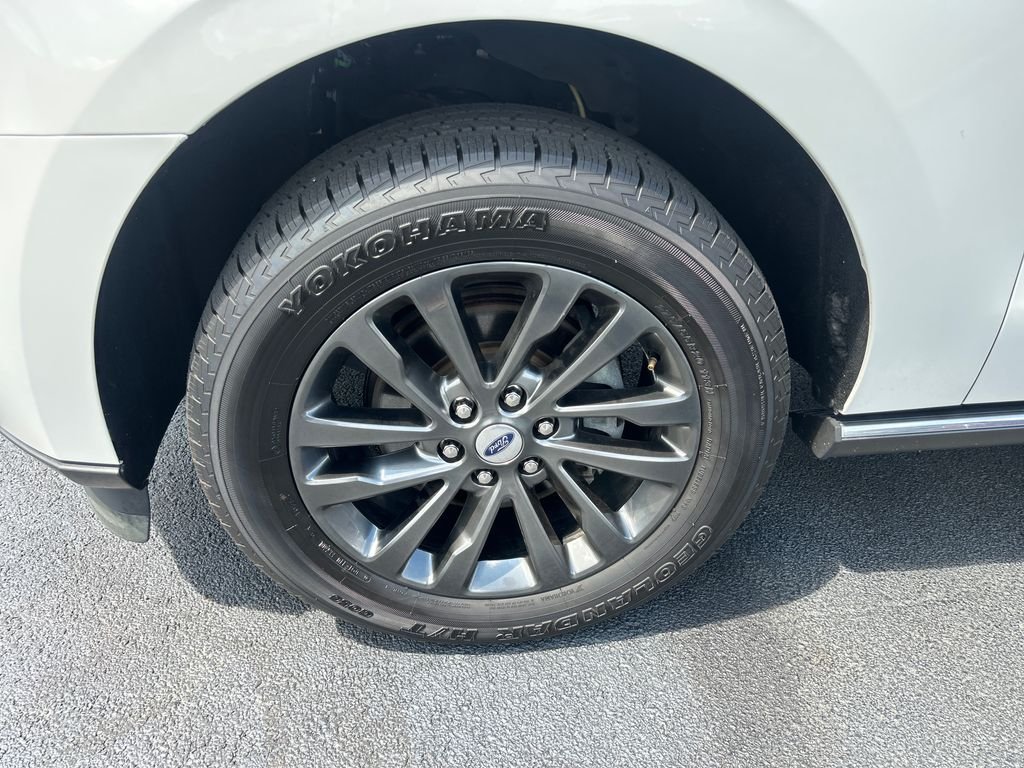Used 2021 White Ford Limited image 10