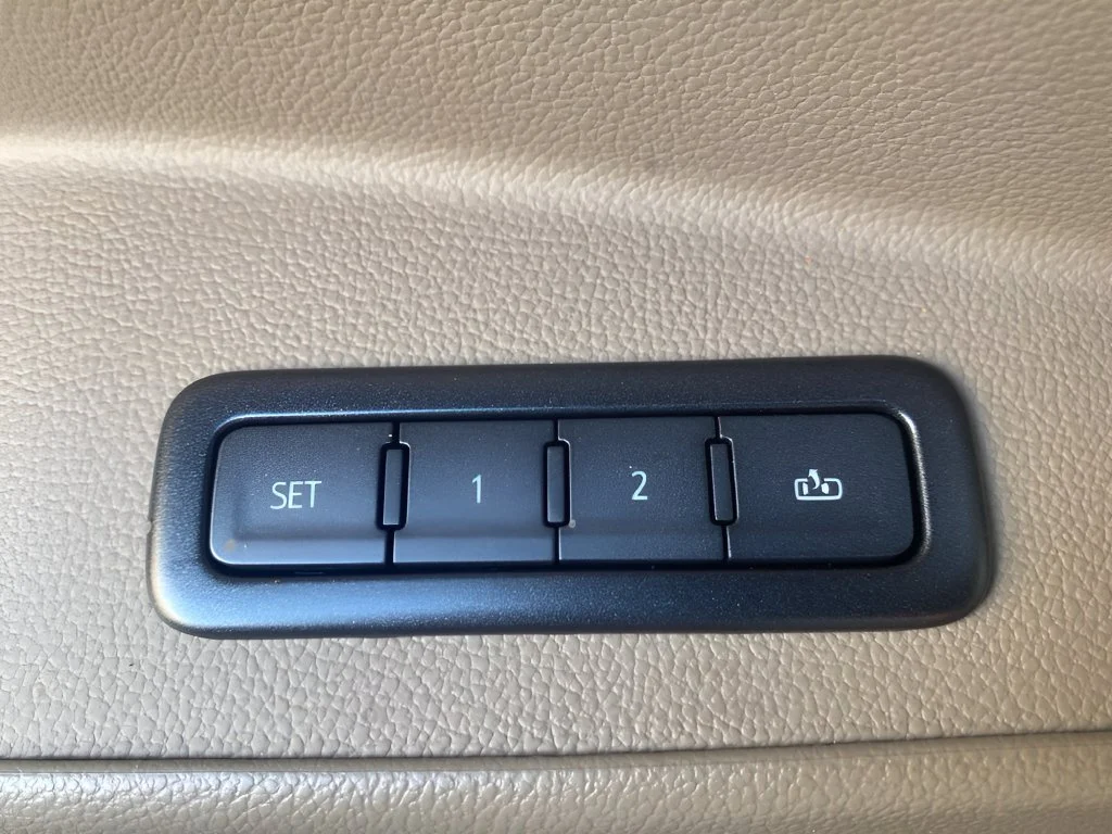 Used 2019 SATIN STEEL METALLIC Chevrolet LT image 12