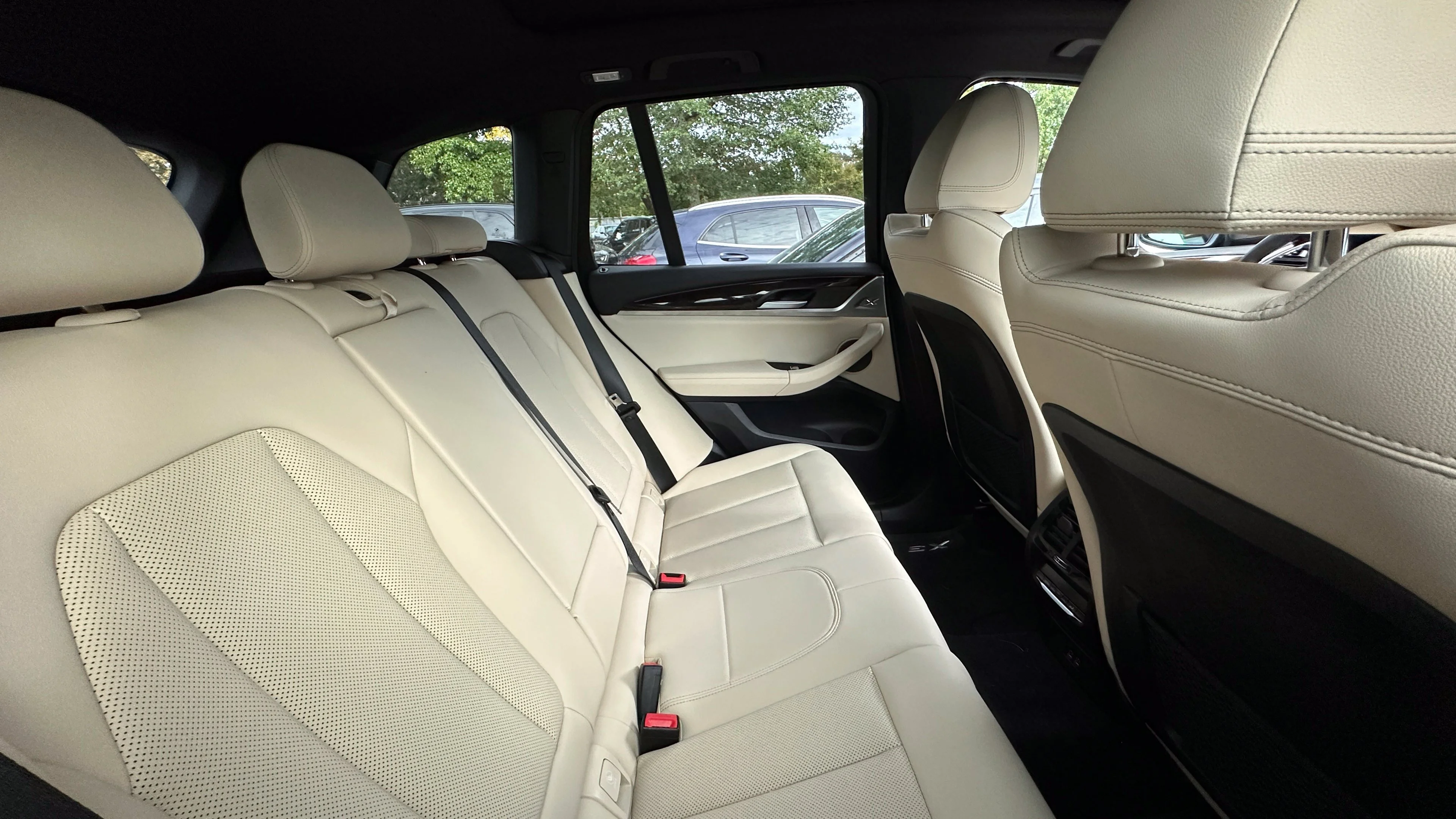 Used 2024 Black Sapphire Metallic BMW xDrive30i image 7