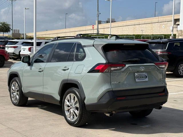 Certified Used 2019 LUNAR ROCK Toyota XLE Premium image 4
