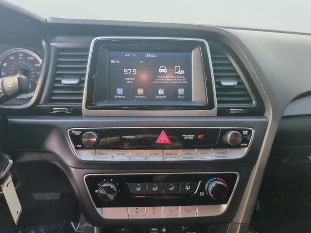 Used 2019 Black Hyundai SE image 21