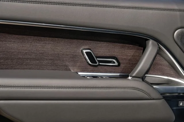 New 2026  Land Rover SE image 55