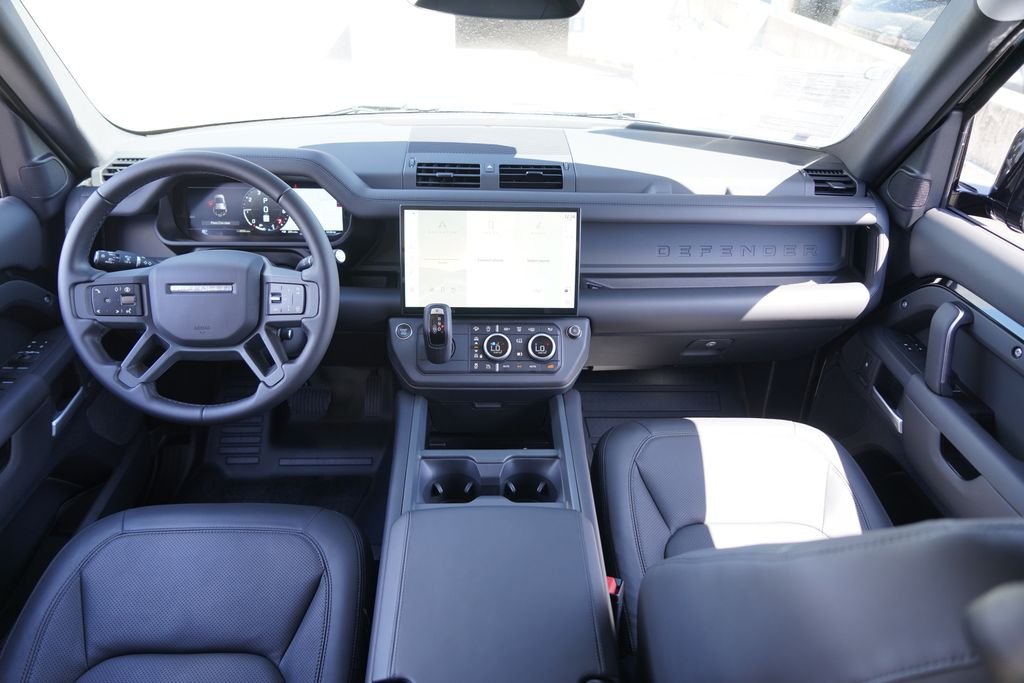Used 2026 Black Land Rover X-Dynamic SE image 24