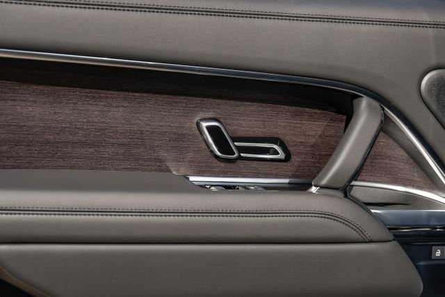 New 2026 Belgravia Green Land Rover SE image 55