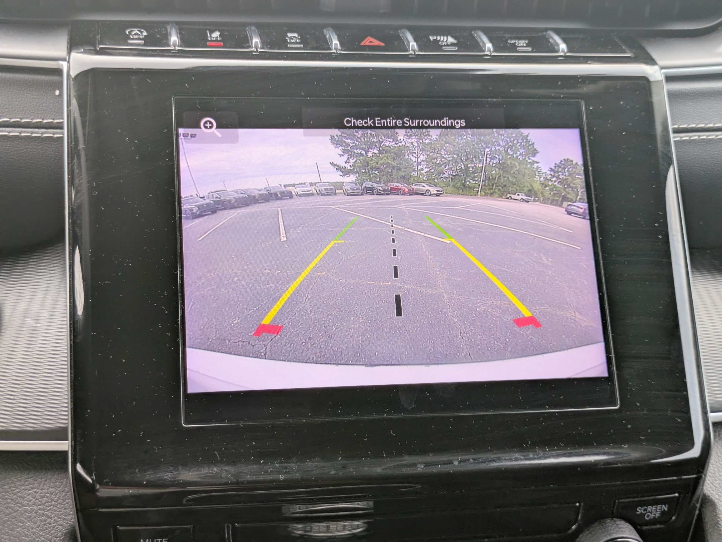 Used 2023 White Jeep Laredo image 18