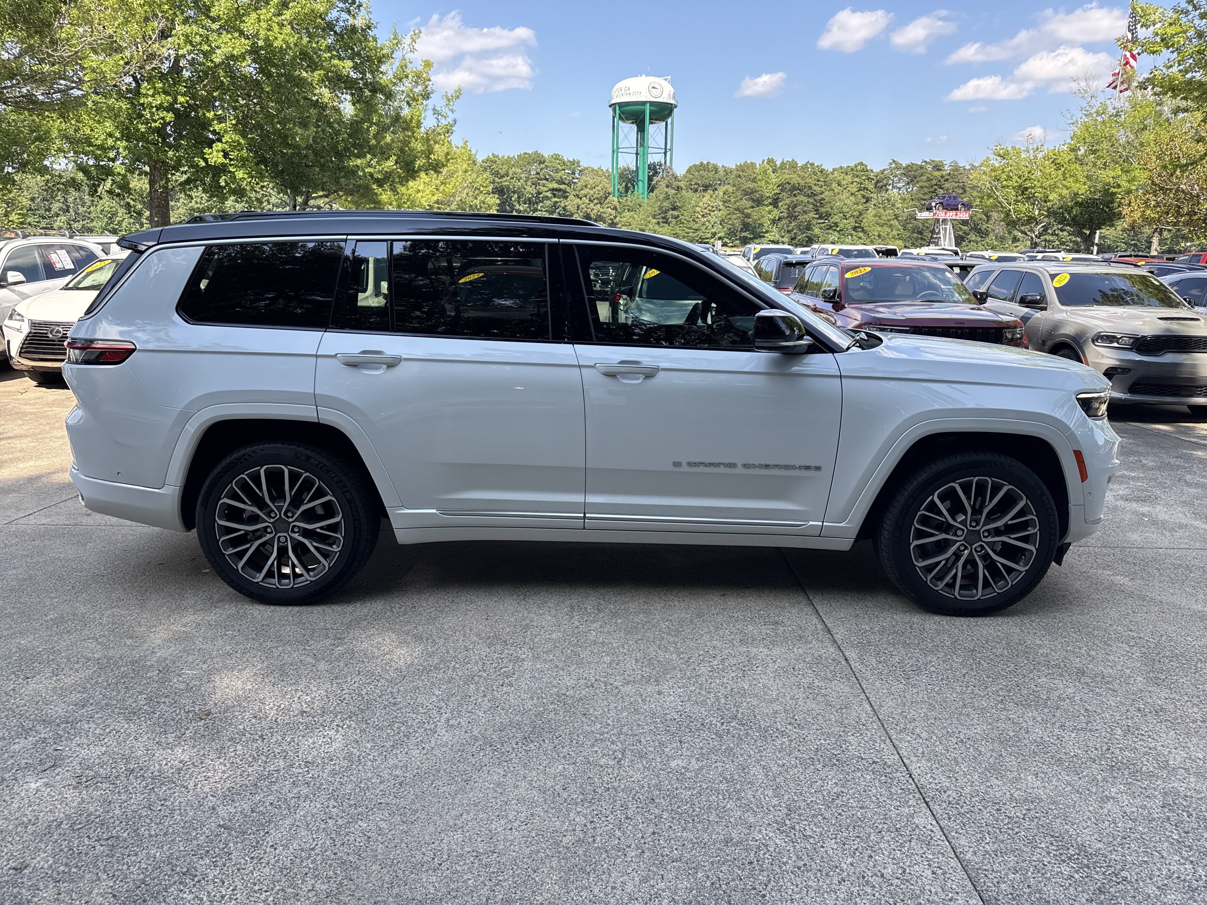 Used 2024 Bright White Clearcoat Jeep Summit Reserve image 8