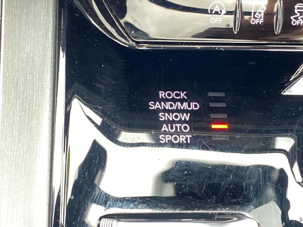 Used 2024 Diamond Black Crystal Pearlcoat Jeep Series II Carbide image 14