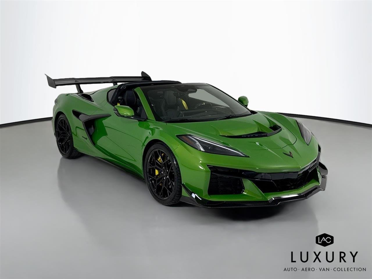 Used 2026 Roswell Green Metallic Chevrolet ZR1 | Carbon Fiber Aero Pkg | Front Lift | Carbon Flash Wheels image 3