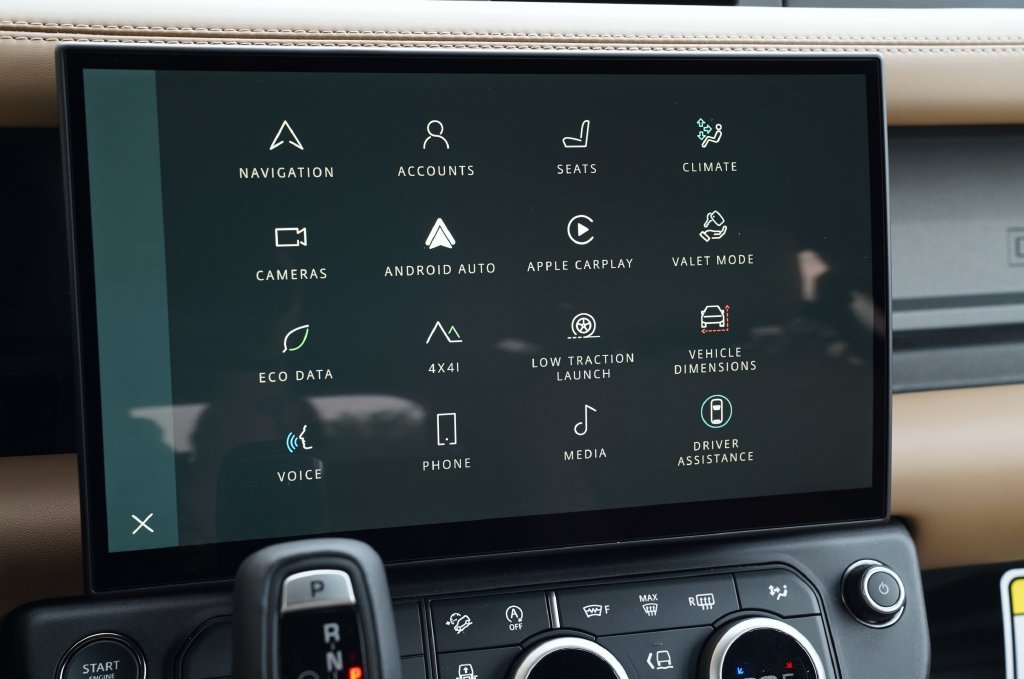 New 2026 Santorini Black Land Rover X-Dynamic SE image 21