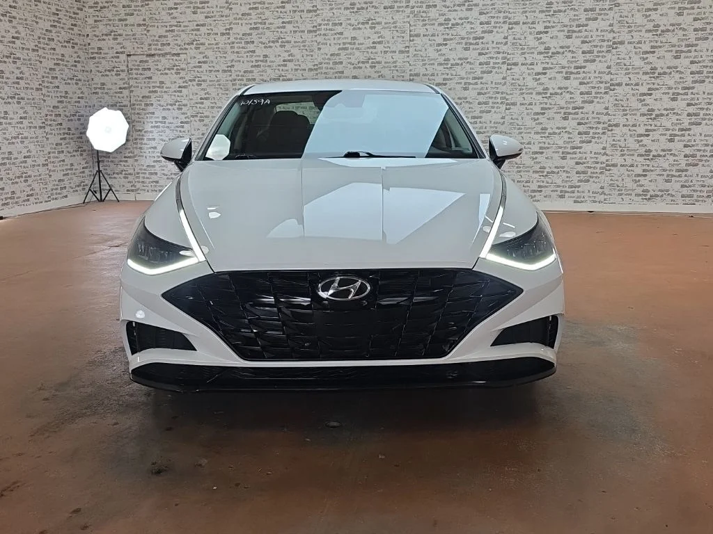Used 2022 Quartz White Hyundai SEL image 2