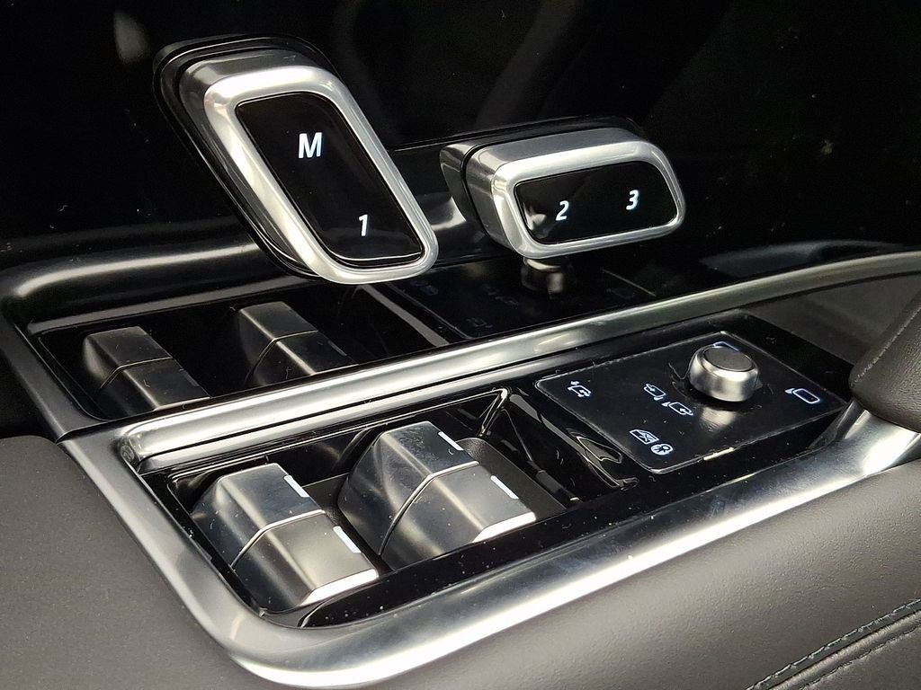 New 2026 Carpathian Grey Land Rover SE image 21
