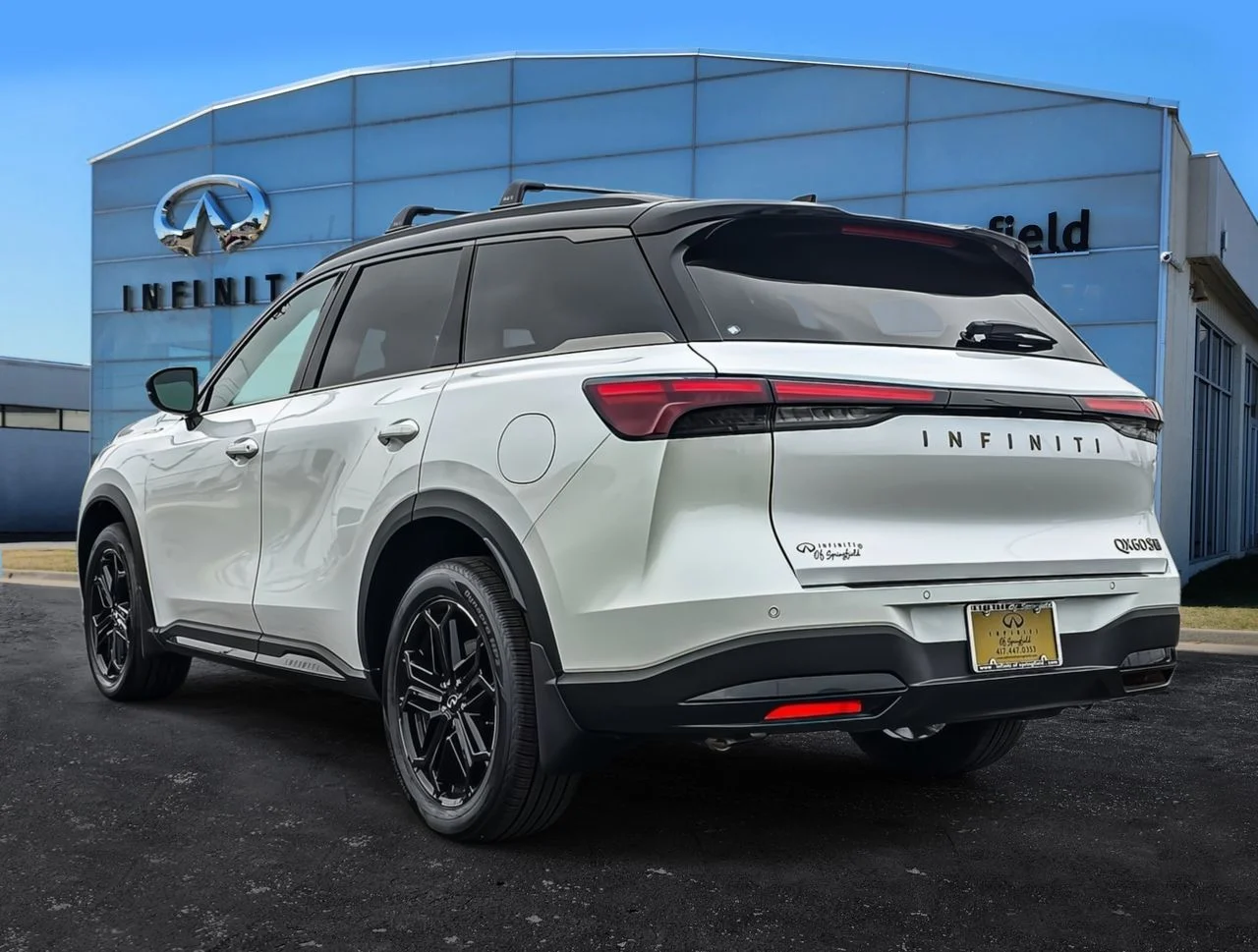 New 2027 2T RAD WHT INFINITI Sport AWD image 4