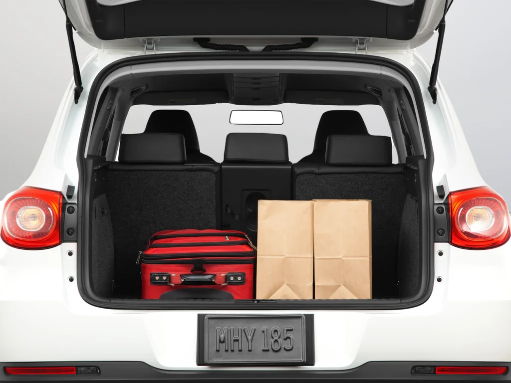 Used 2011 White Volkswagen S image 29