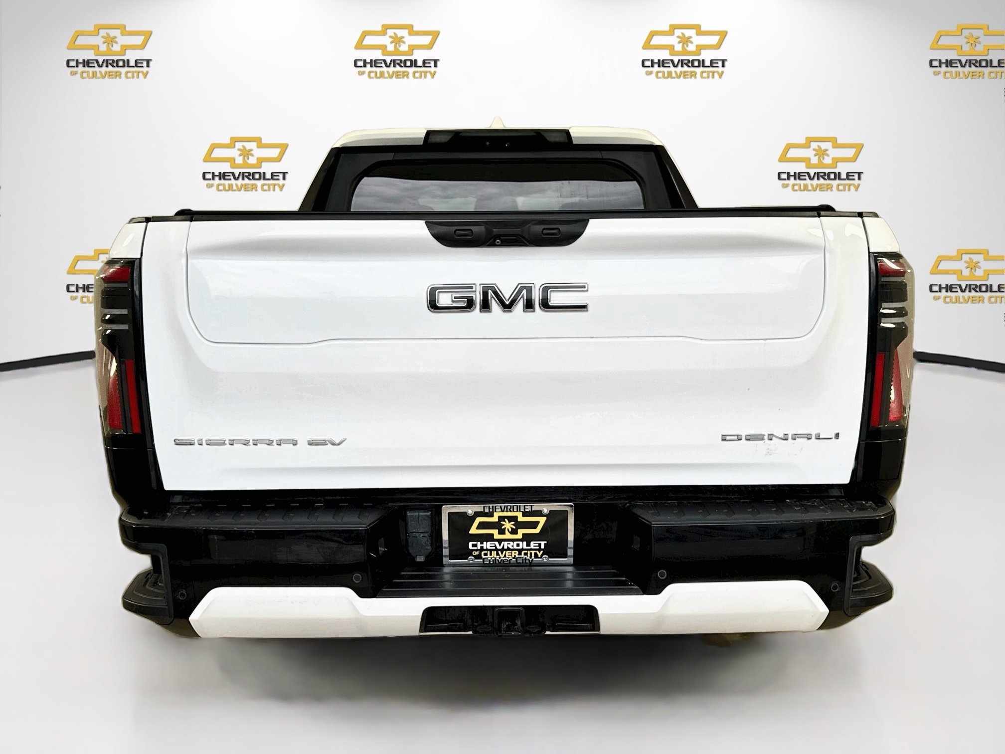 Used 2025 Summit White GMC Max Range Denali image 7
