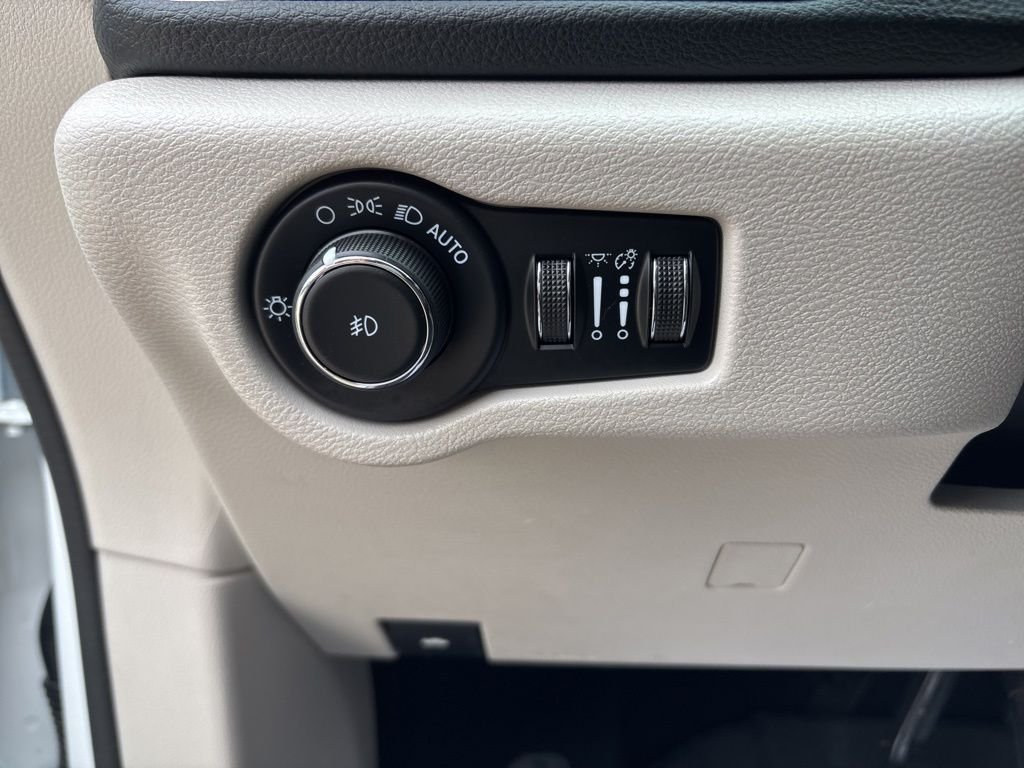 2020 Chrysler Pacifica Hybrid Limited - Photo 20