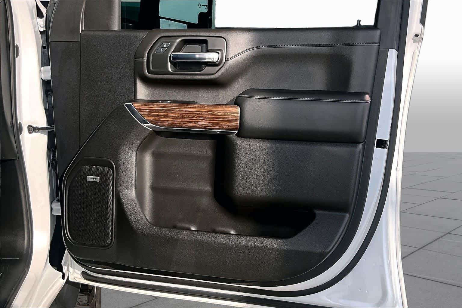 Used 2023 Iridescent Pearl Tricoat Chevrolet High Country image 20