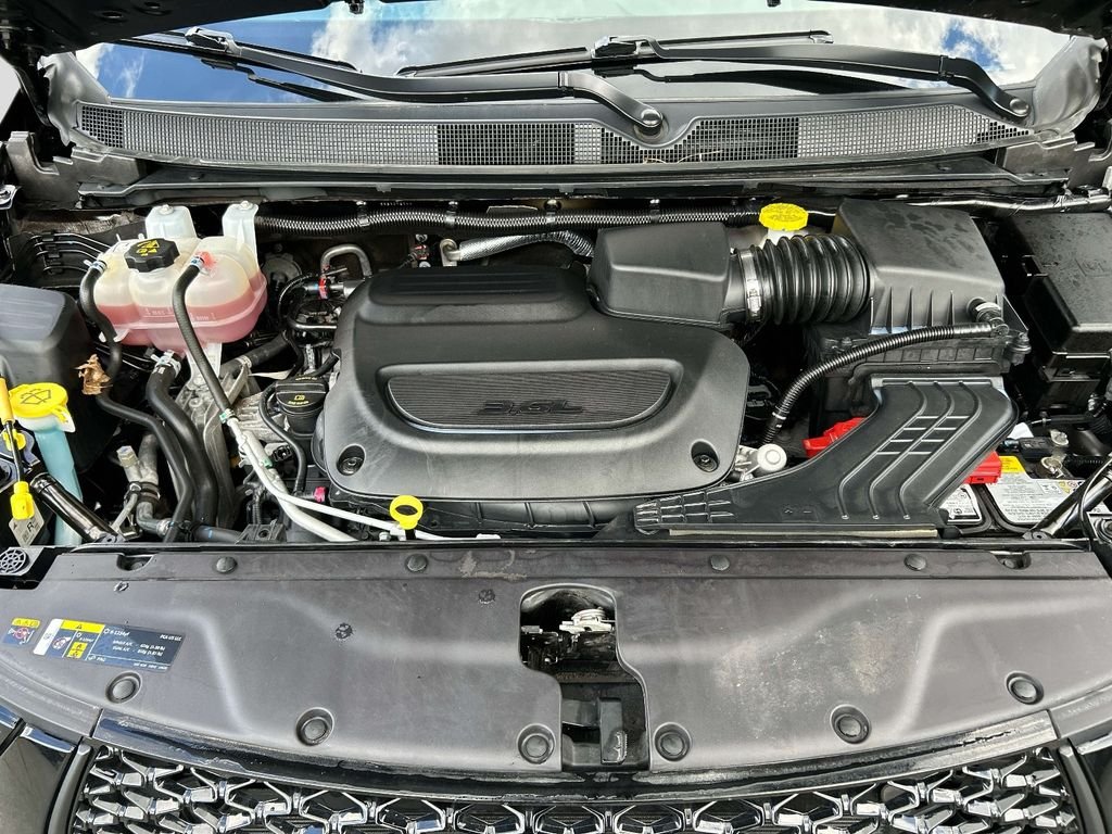 Used 2025 Black Chrysler Limited image 31