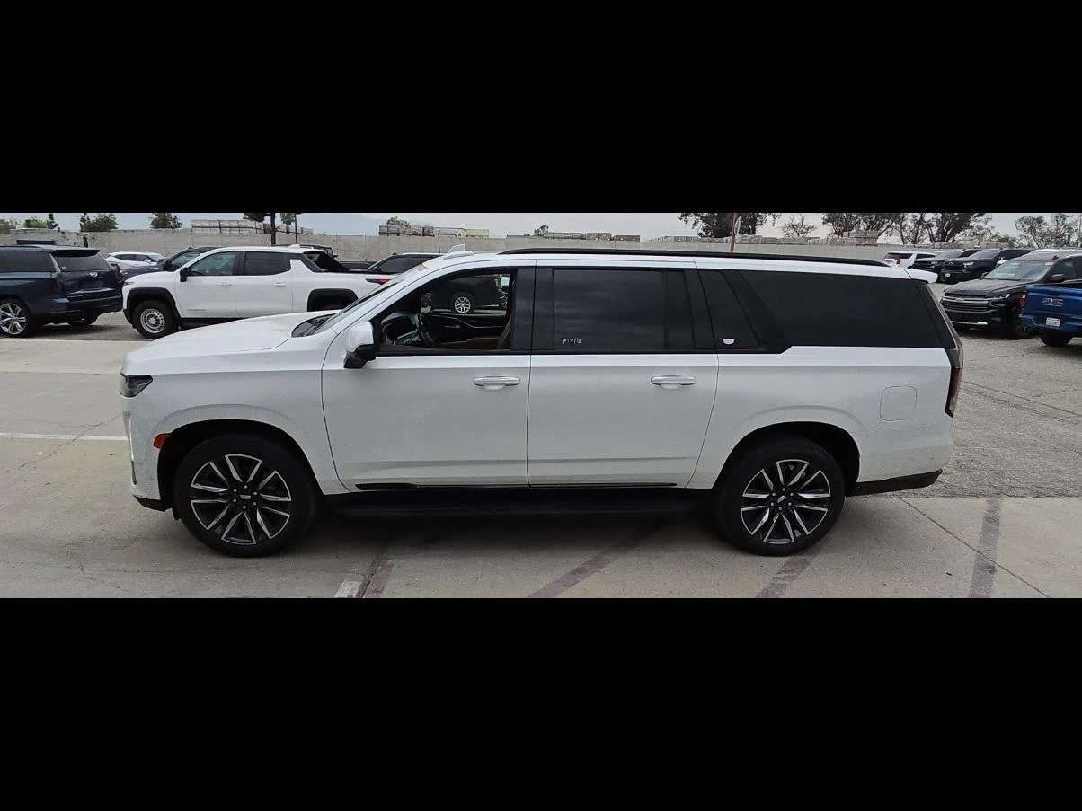 Used 2021 CRYSTAL WHITE TRICOAT Cadillac Sport image 9