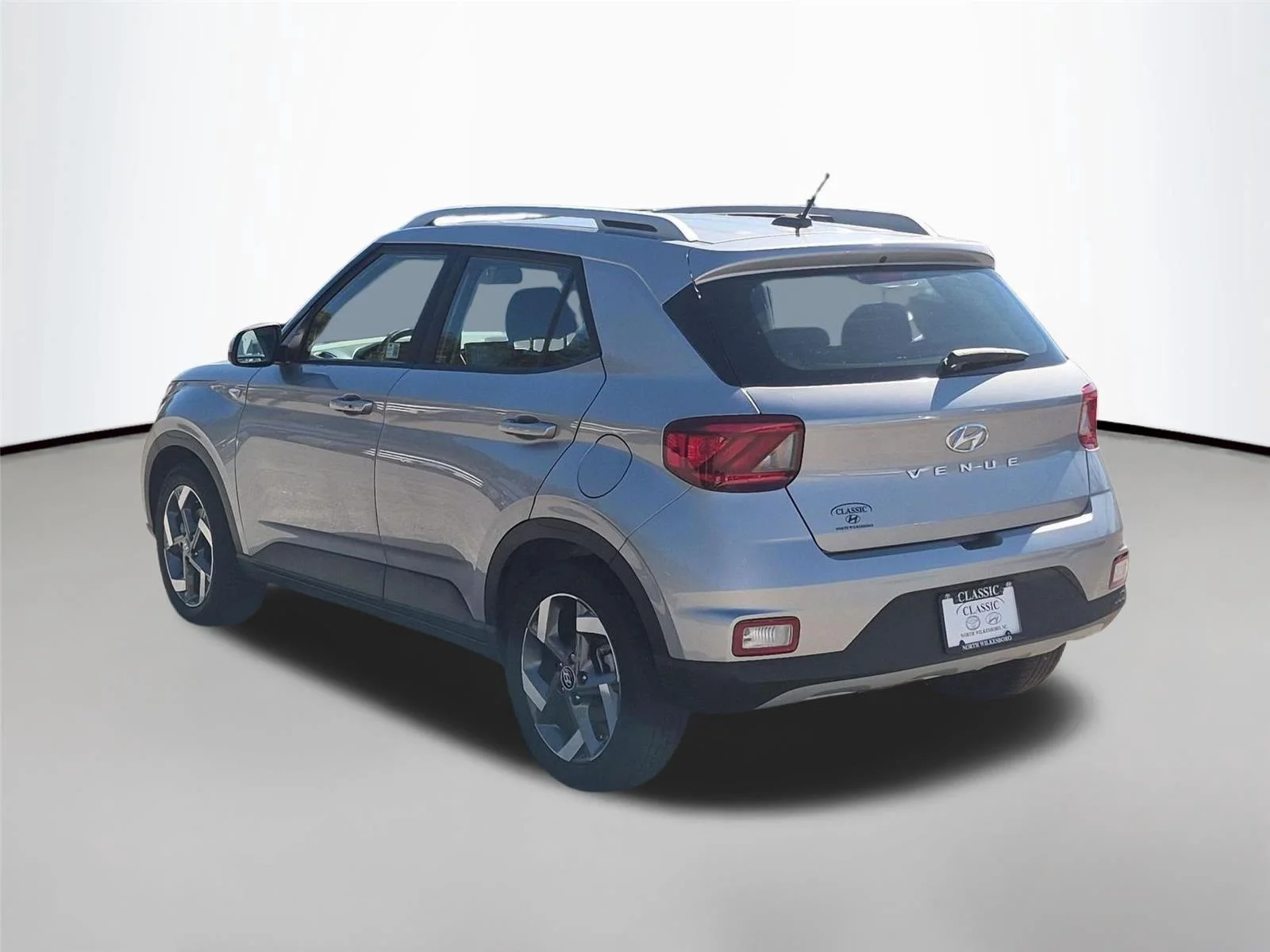 Used 2024 Shimmering Silver Hyundai SEL image 3