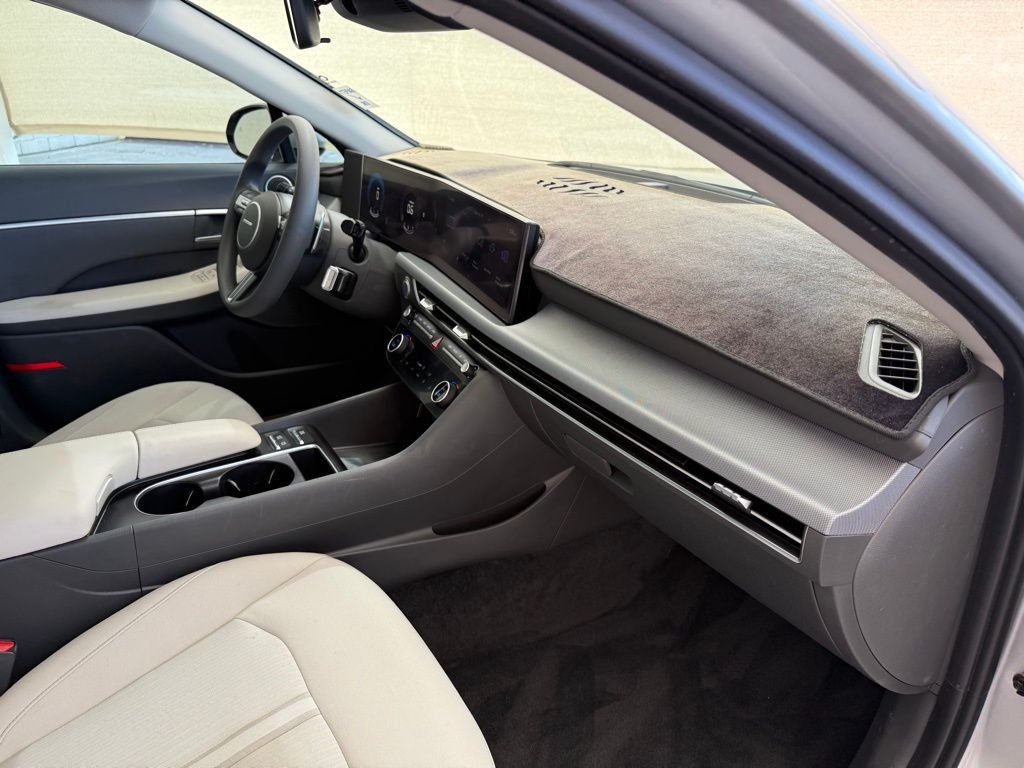 Used 2024 Silver Hyundai SEL image 13