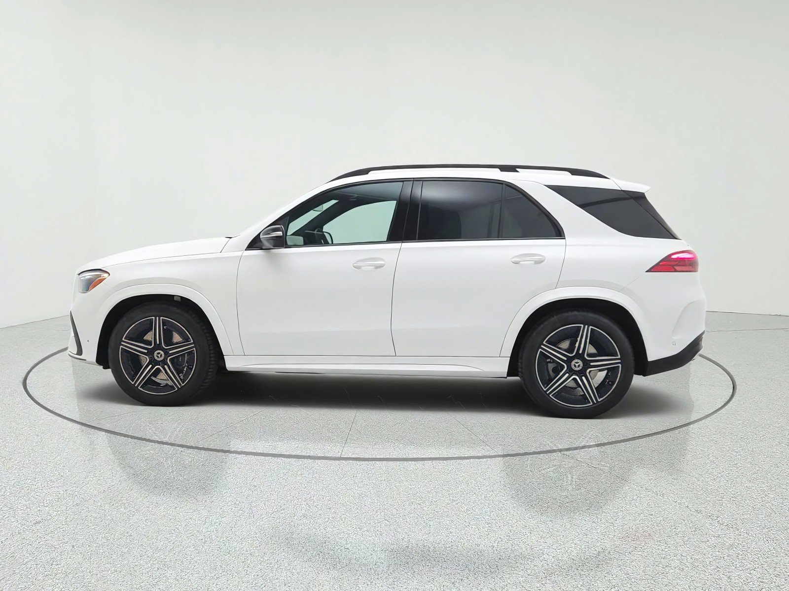 New 2026 MANUFAKTUR Moonlight White Magno Mercedes-Benz GLE 450 4MATIC® SUV image 8