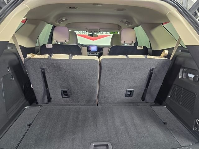 Used 2023 White Metallic Ford XLT image 31